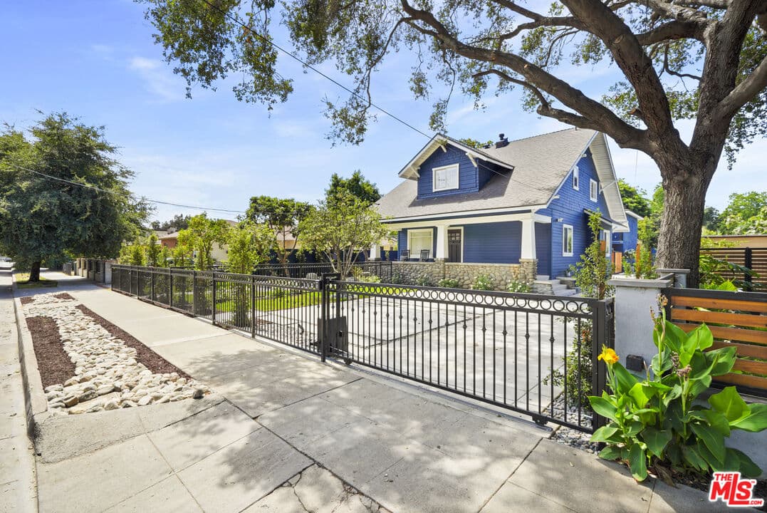4 bd, 2 ba Townhouse in Pasadena, CA — $4,400/mo — photo 1