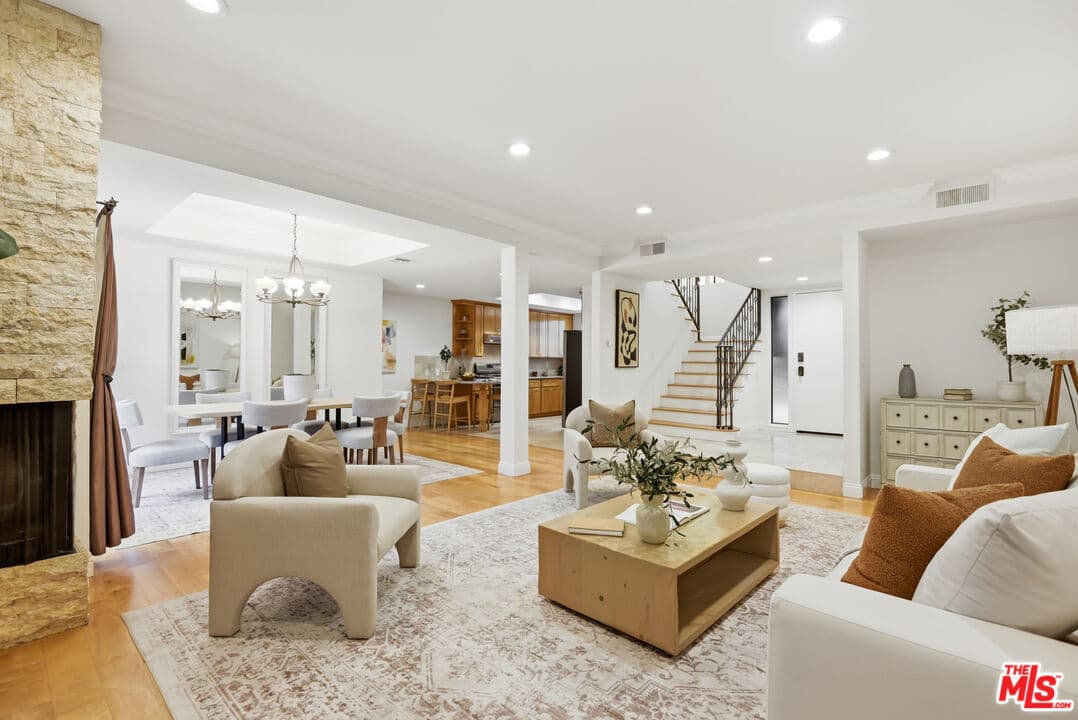 4 bd, 4 ba Townhouse in Beverly Hills, CA — $8,400/mo — photo 2