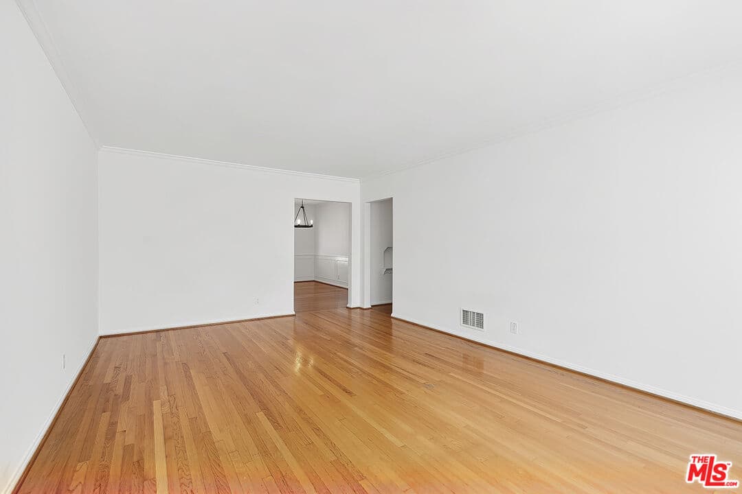 2 bd, 1 ba Townhouse in Los Angeles, CA — $2,995/mo — photo 2