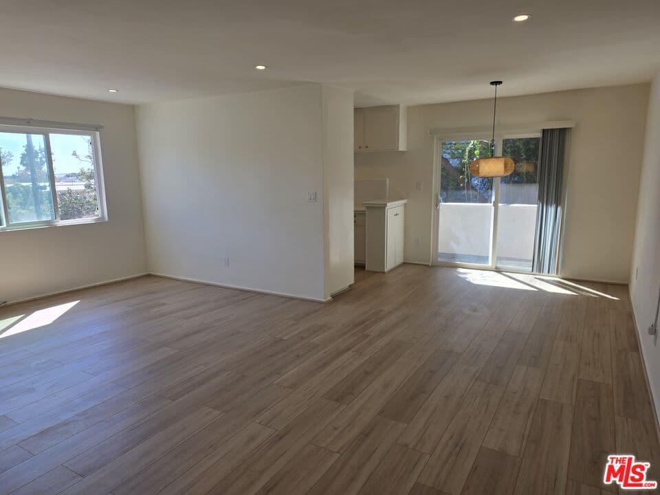 1 bd, 1 ba Townhouse in Los Angeles, CA — $2,350/mo — photo 2