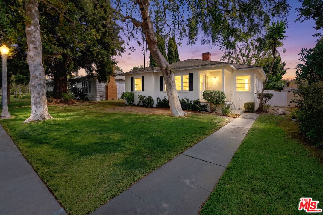 3 bd, 2 ba House in Los Angeles, CA — $4,700/mo — photo 2