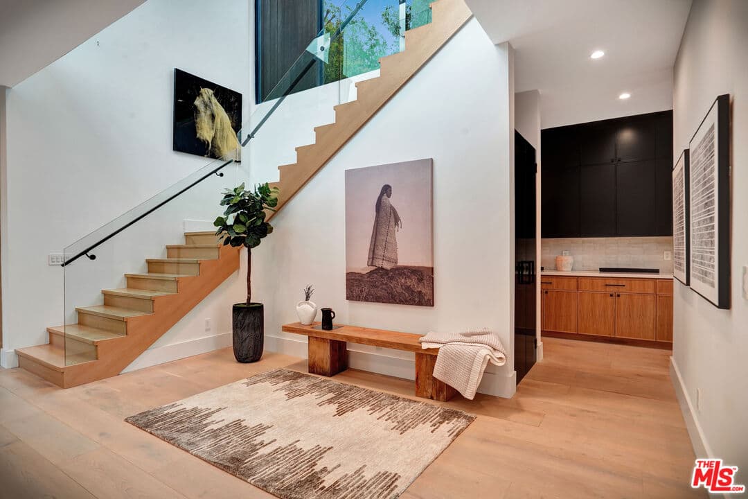 6 bd, 7 ba House in Sherman Oaks, CA — $30,000/mo — photo 2