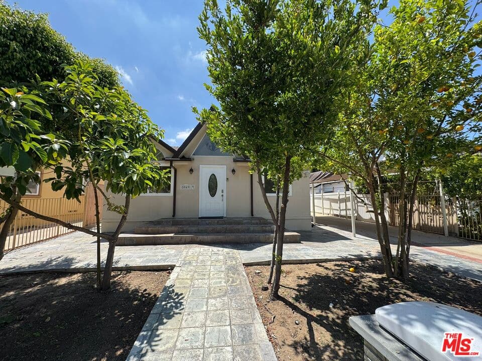 3 bd, 4 ba House in Encino, CA — $5,750/mo — photo 2