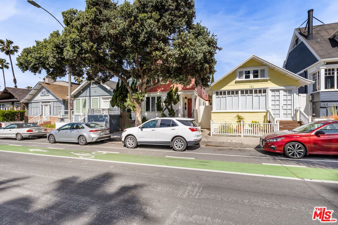 1 bd, 1 ba Townhouse in Santa Monica, CA — $4,200/mo — photo 2