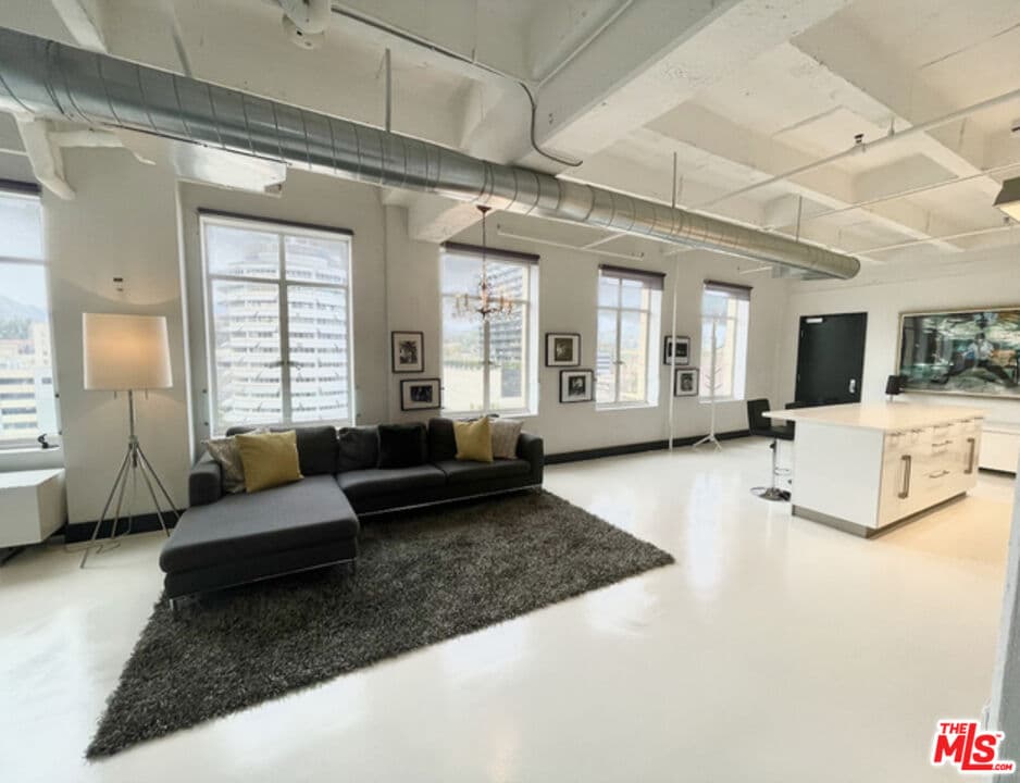 Studio, 1 ba Condo in Los Angeles, CA — $3,180/mo — photo 1