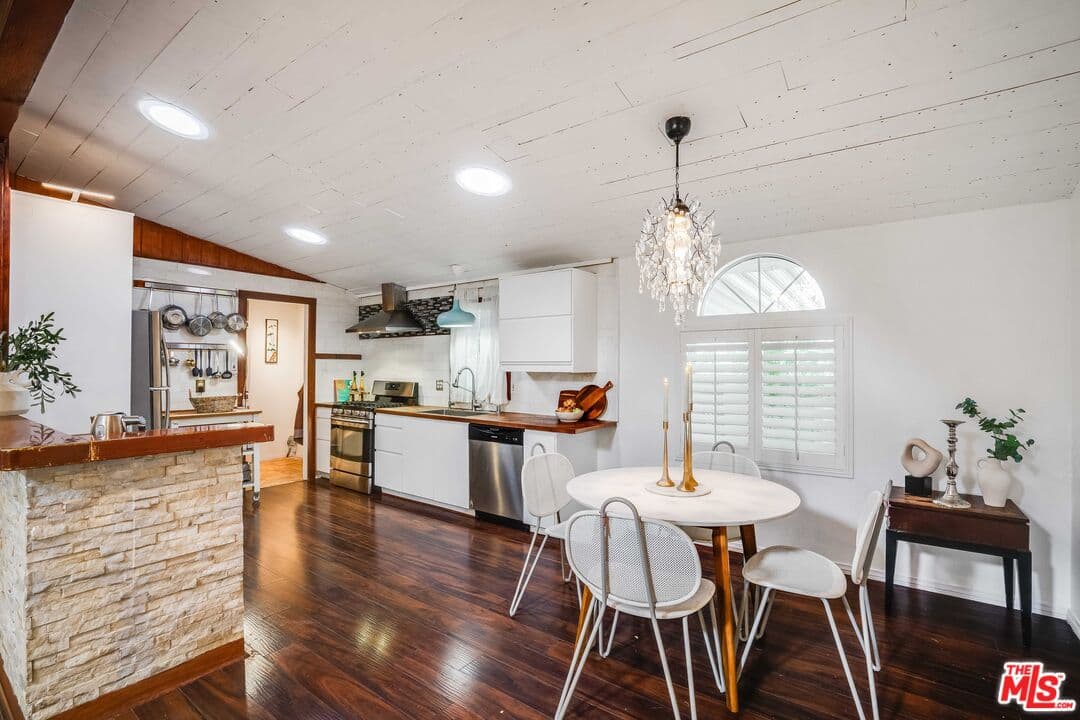 3 bd, 2 ba Condo in Topanga, CA — $4,500/mo — photo 2
