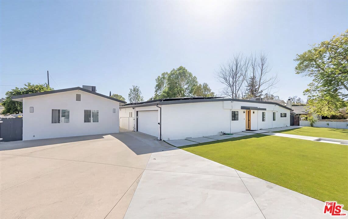 Studio House in Woodland Hills β $1,750/mo