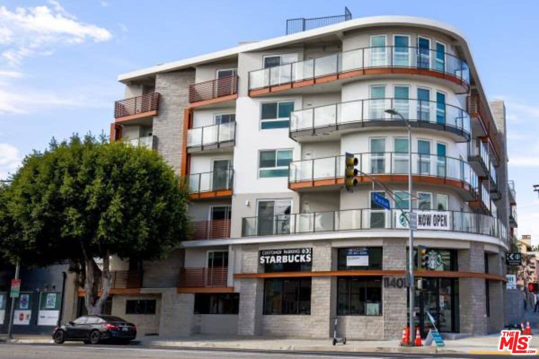2 bd, 2 ba Townhouse in Los Angeles, CA — $3,795/mo — photo 1