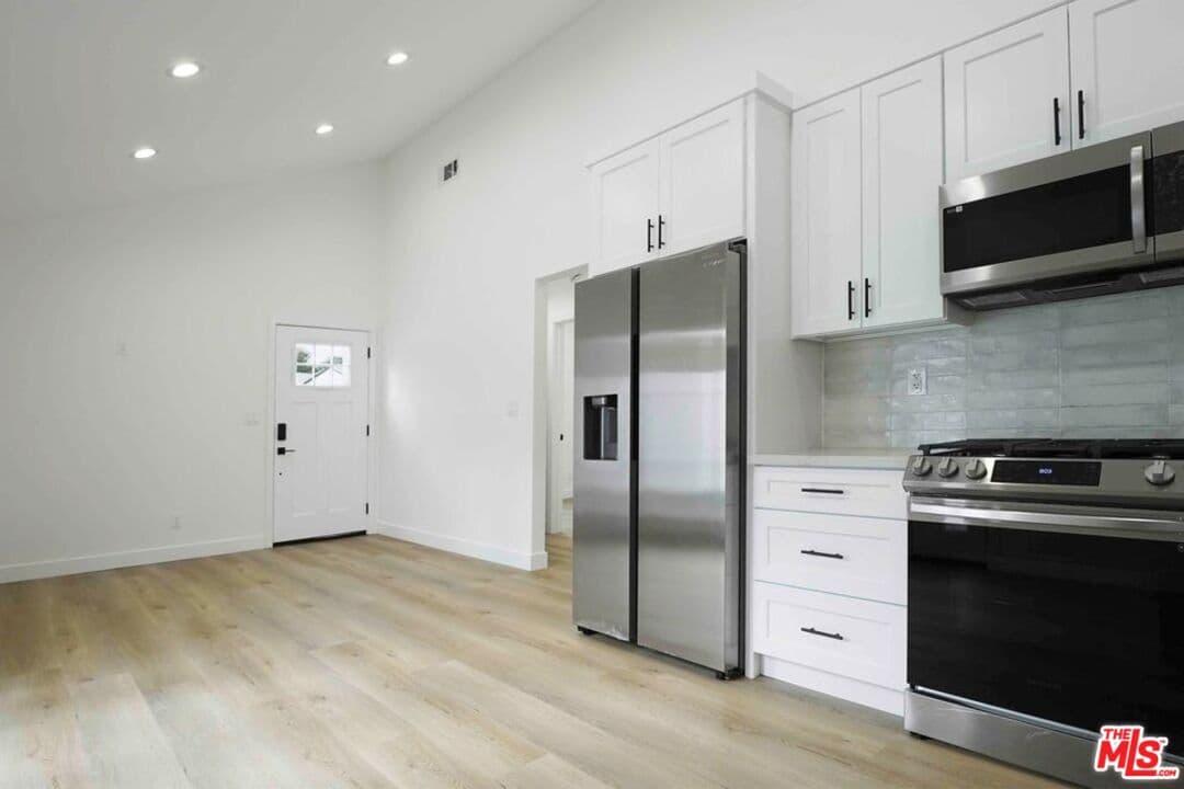 2BR House in Los Angeles β $2,799/mo