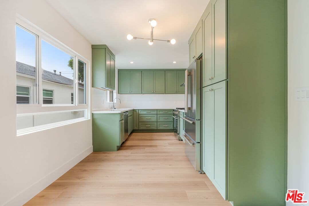 2BR Townhouse in West Hollywood β $4,500/mo