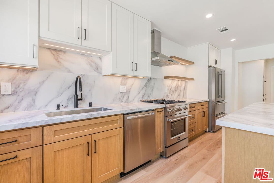 1 bd, 1 ba Townhouse in West Hollywood, CA — $3,500/mo — photo 2