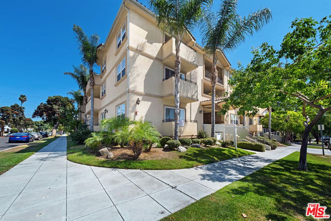 3 bd, 2 ba Condo in Burbank, CA — $4,650/mo — photo 1