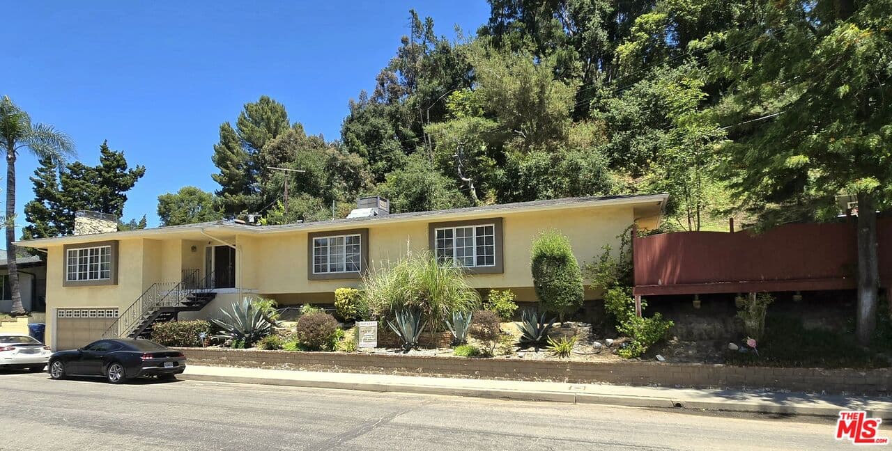 2 bd, 2 ba House in Los Angeles, CA — $6,100/mo — photo 2