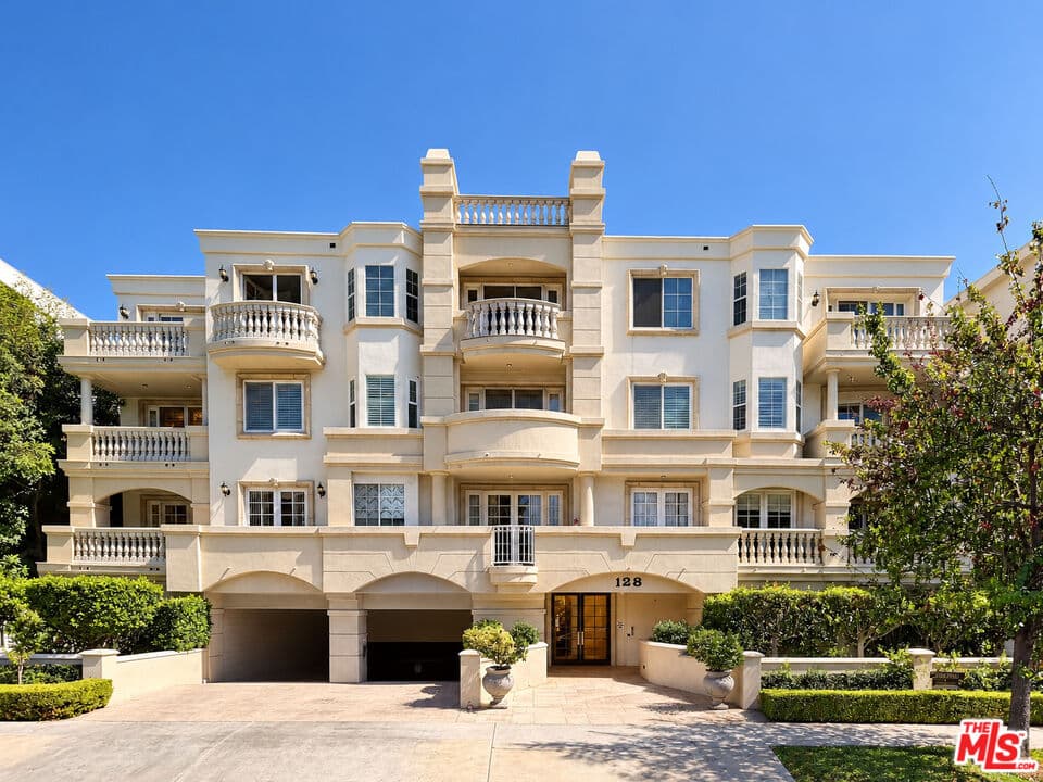 2 bd, 3 ba Condo in Los Angeles, CA — $6,288/mo — photo 2