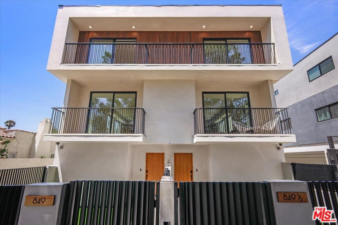 3 bd, 3 ba Townhouse in Los Angeles, CA — $5,495/mo — photo 2