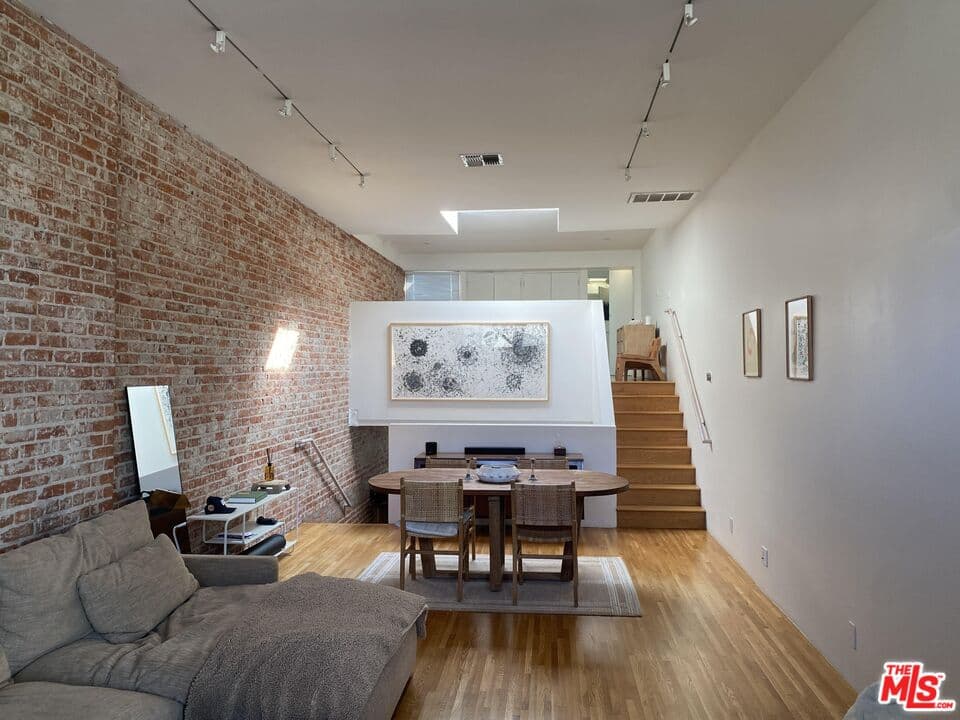 1 bd, 1 ba Apartment in Los Angeles, CA — $4,950/mo — photo 2