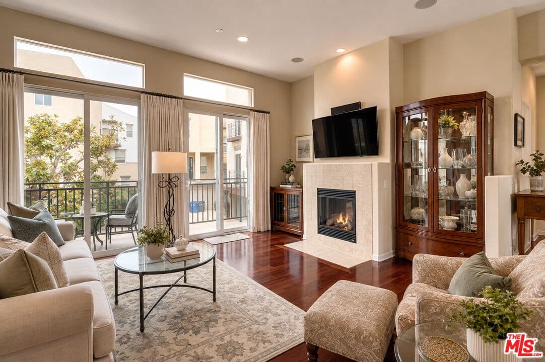3 bd, 4 ba Townhouse in Los Angeles, CA — $9,000/mo — photo 2