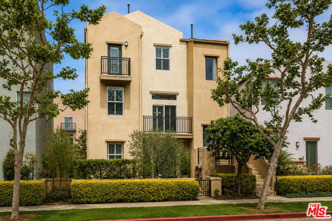 3BR Townhouse in Los Angeles β $9,000/mo