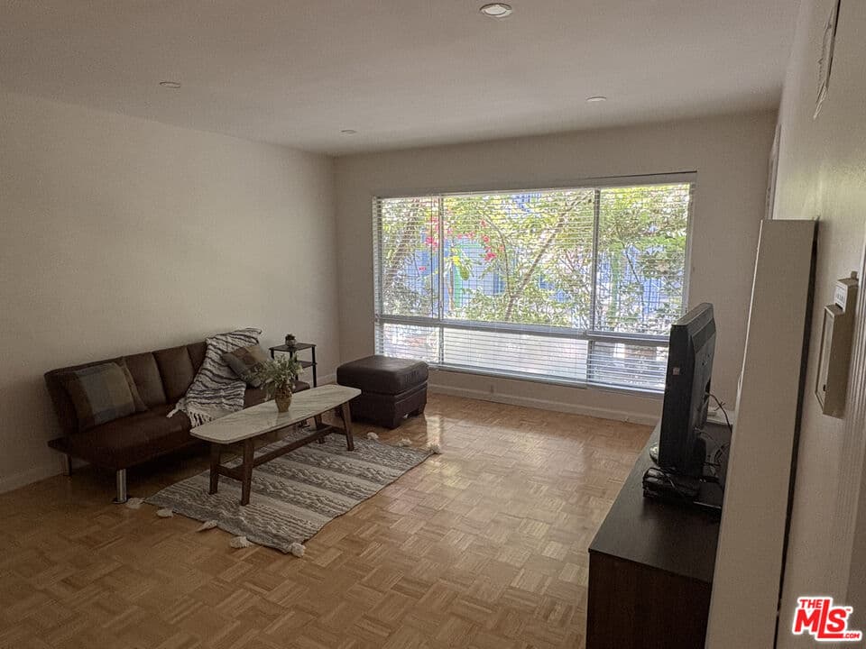 1 bd, 1 ba Condo in Santa Monica, CA — $2,650/mo — photo 2