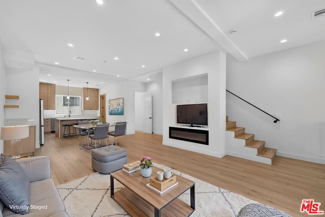 3 bd, 4 ba Townhouse in Los Angeles, CA — $4,858/mo — photo 1
