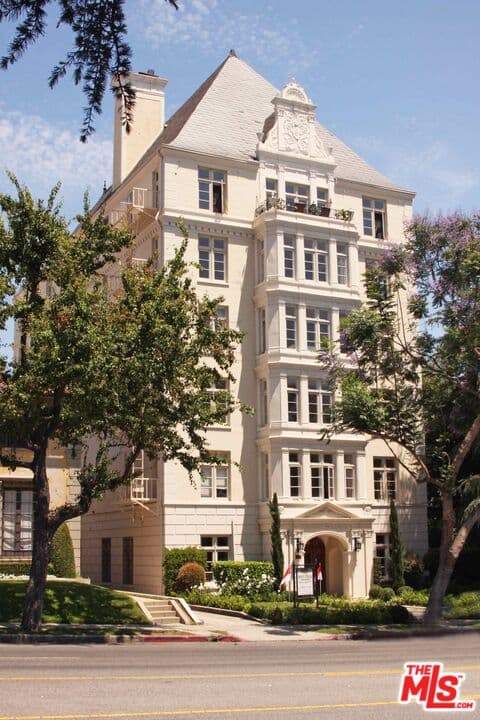1 bd, 1 ba Apartment in West Hollywood, CA — $4,000/mo — photo 1