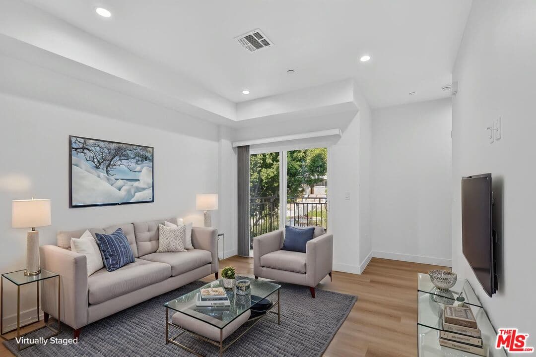 4BR Townhouse in Los Angeles — $4,250/mo