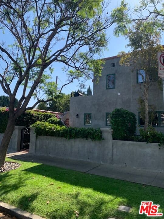 3 bd, 2 ba Townhouse in Los Angeles, CA — $6,500/mo — photo 1