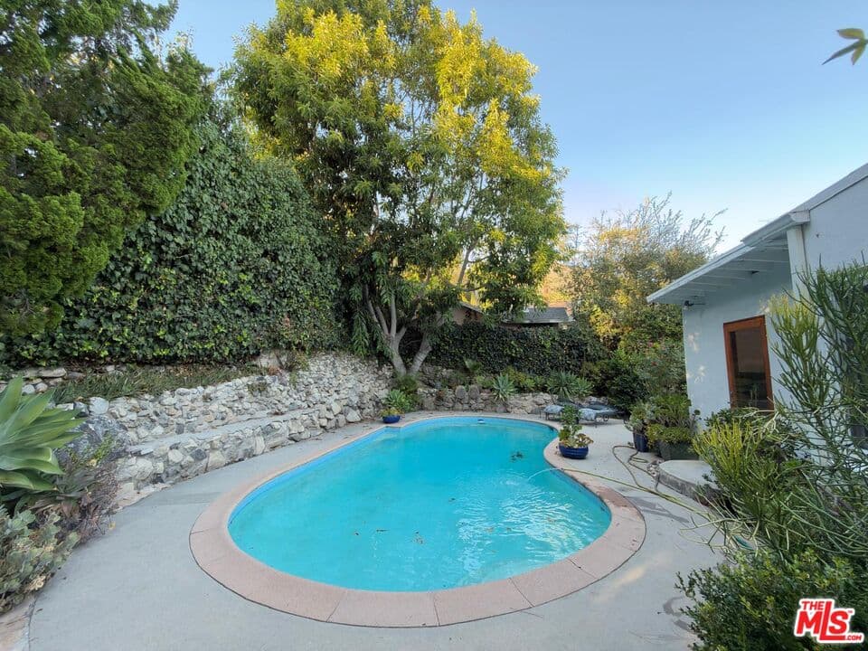 4 bd, 2 ba House in La Crescenta, CA — $5,950/mo — photo 2