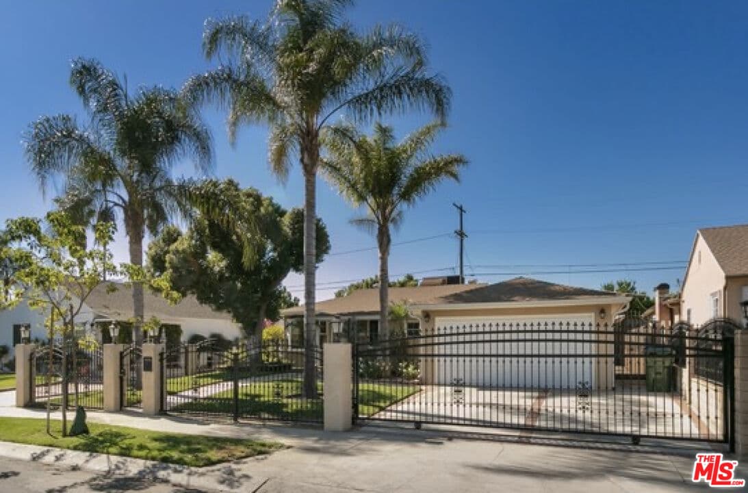 3 bd, 2 ba House in North Hollywood, CA — $4,695/mo — photo 2