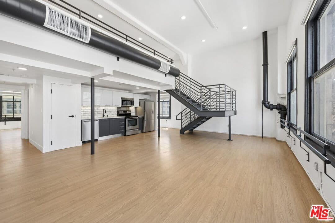 Studio, 1 ba House in Los Angeles, CA — $2,395/mo — photo 2