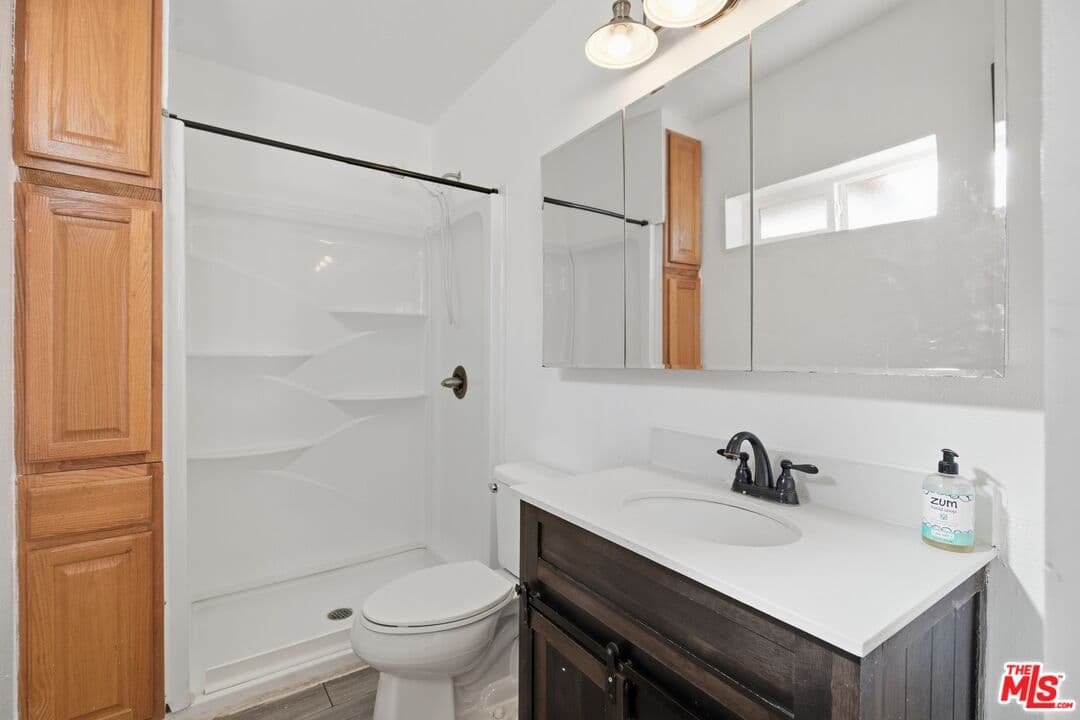 2 bd, 2 ba Apartment in Los Angeles, CA — $2,950/mo — photo 2