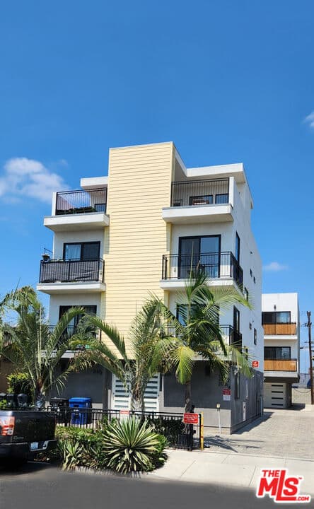 4BR Townhouse in Los Angeles β $4,100/mo