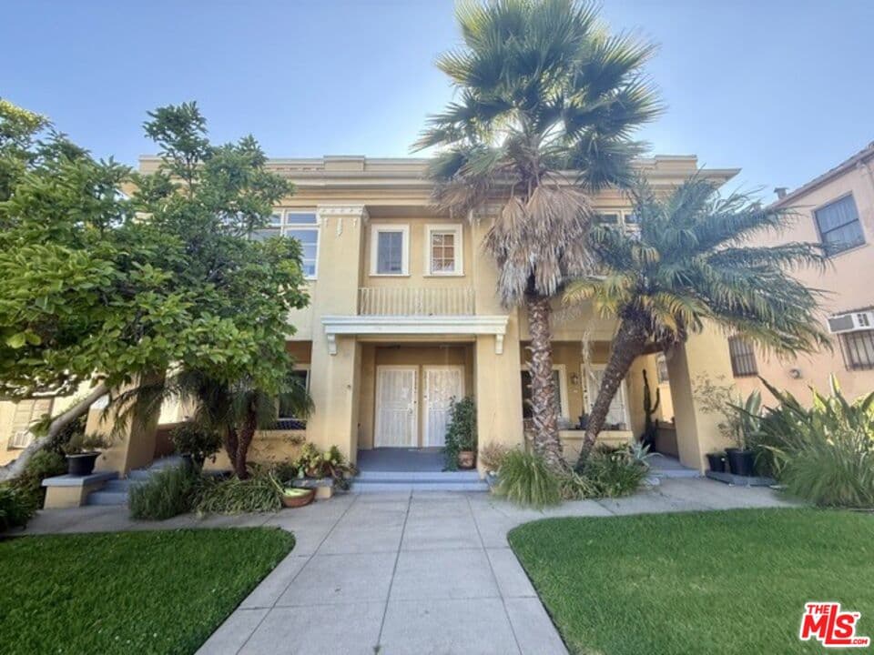 2 bd, 1 ba Townhouse in Los Angeles, CA — $4,695/mo — photo 1