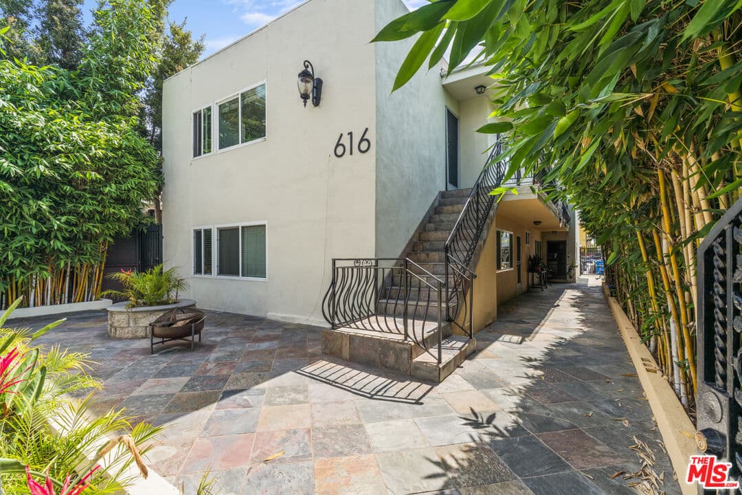 Studio, 1 ba Townhouse in Venice, CA — $2,200/mo — photo 2