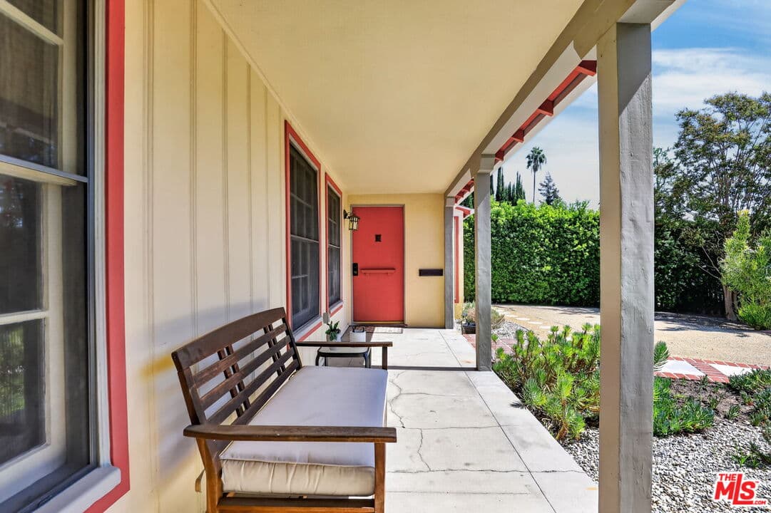 3 bd, 2 ba House in Valley Village, CA — $6,500/mo — photo 2