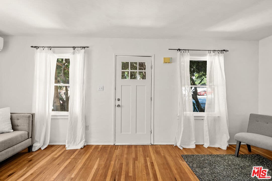3 bd, 2 ba House in Los Angeles, CA — $4,480/mo — photo 2
