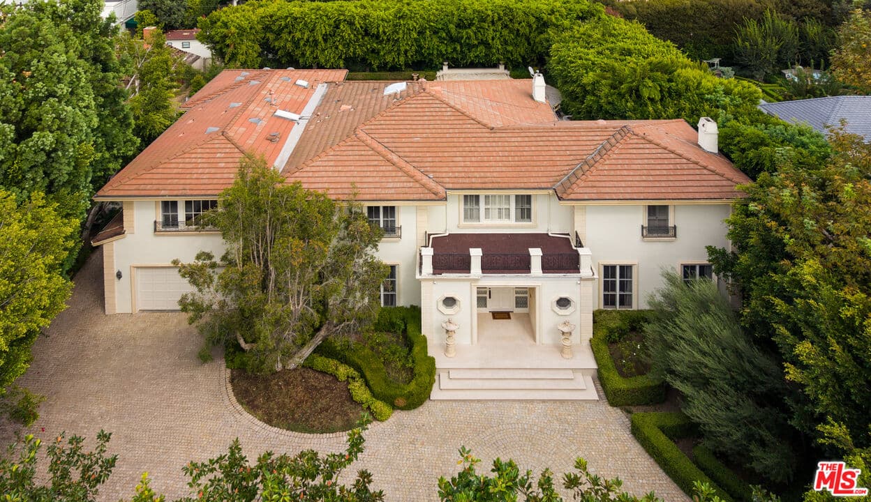 6 bd, 8 ba House in Beverly Hills, CA — $58,000/mo — photo 2