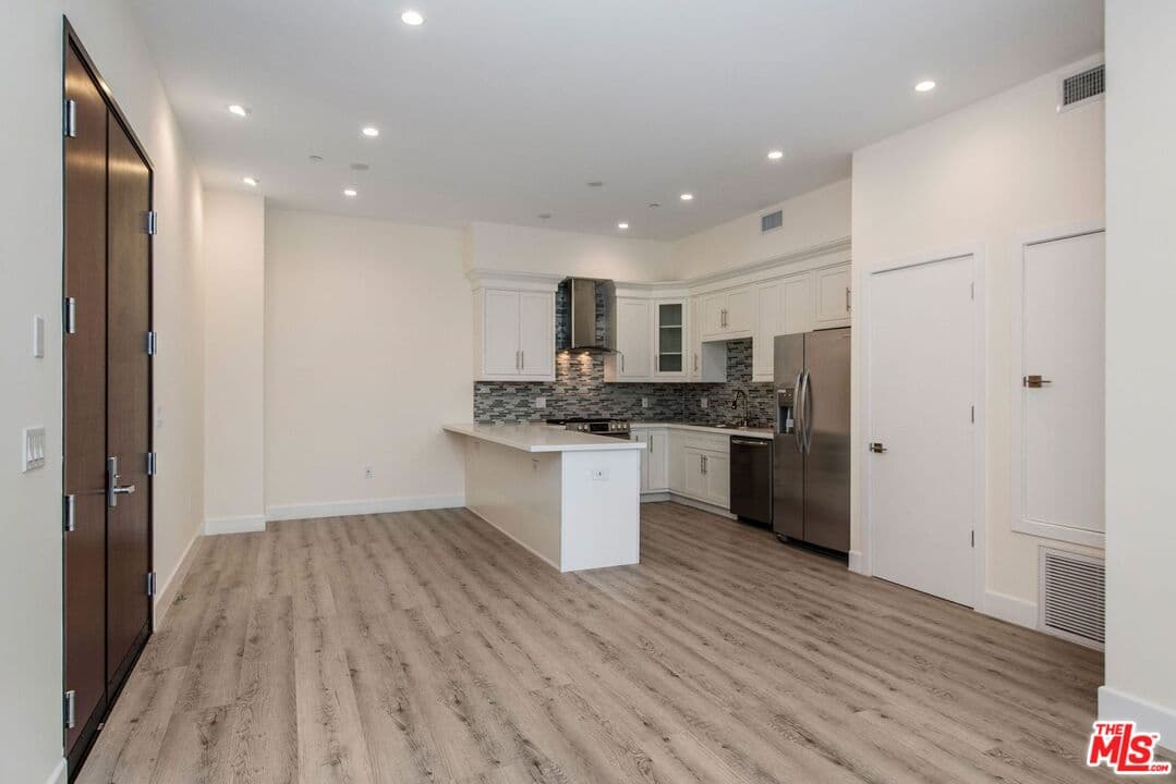 3 bd, 3 ba Apartment in Los Angeles, CA — $5,495/mo — photo 1