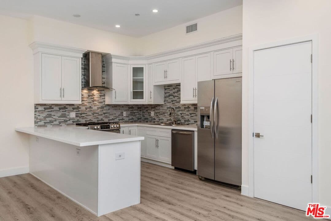 3 bd, 3 ba Apartment in Los Angeles, CA — $5,495/mo — photo 2
