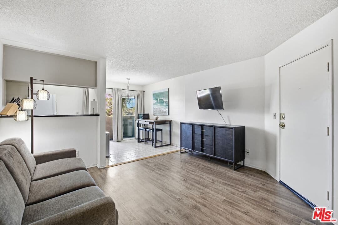 Studio, 1 ba Apartment in Los Angeles, CA — $1,800/mo — photo 1