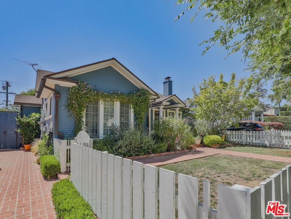 3 bd, 2 ba House in Los Angeles, CA — $9,500/mo — photo 2