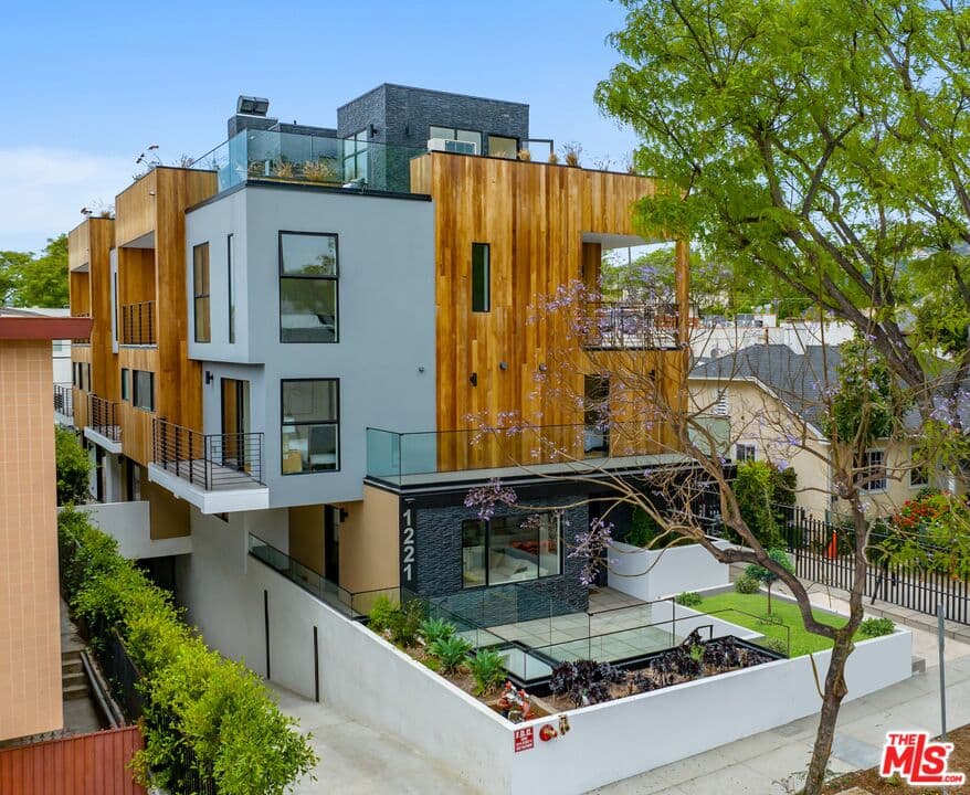 3BR Townhouse in West Hollywood β $6,195/mo
