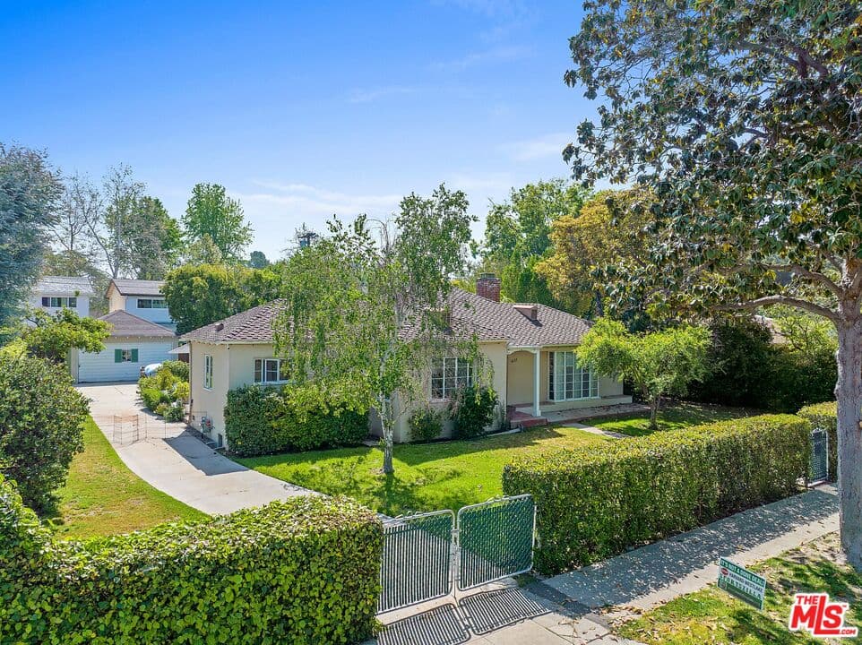 2BR House in Studio City — $4,900/mo