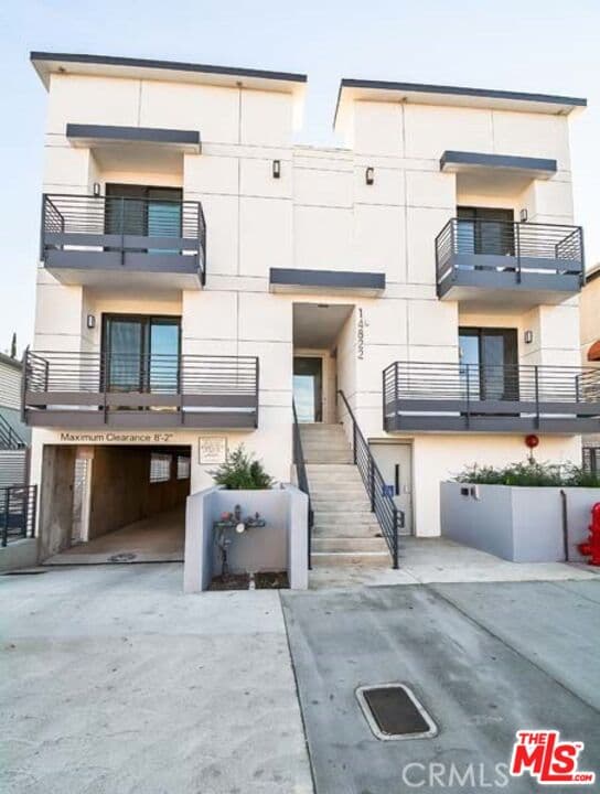2 bd, 3 ba Condo in Sherman Oaks, CA — $2,995/mo — photo 1