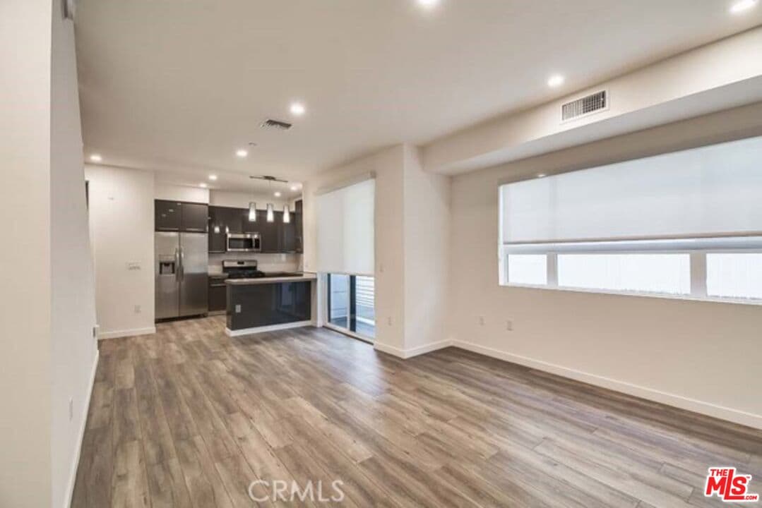 2 bd, 3 ba Condo in Sherman Oaks, CA — $2,995/mo — photo 2