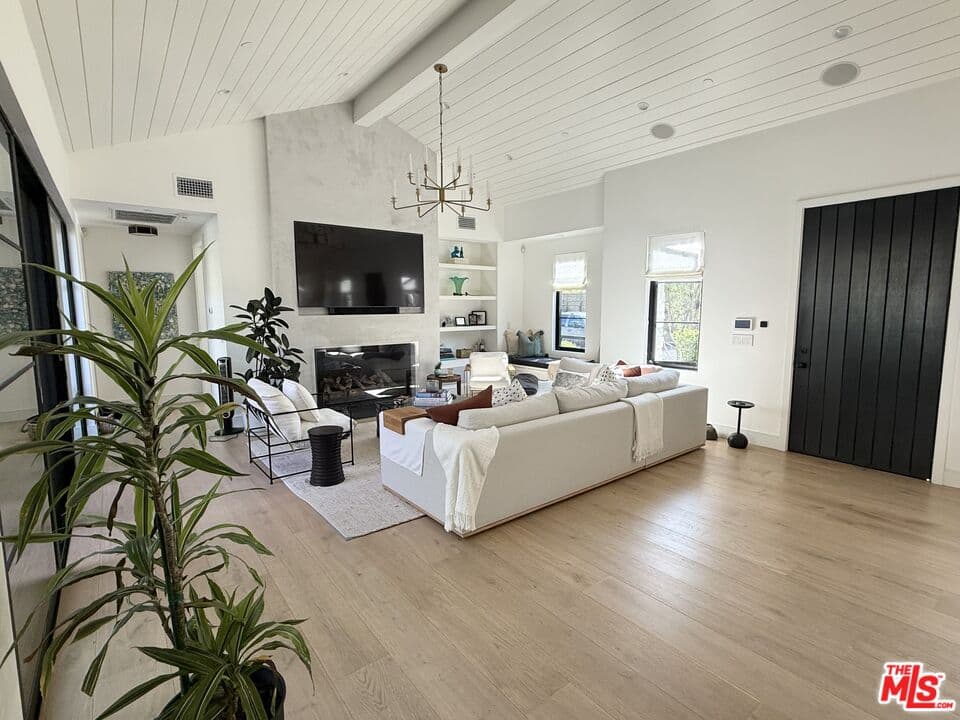 4 bd, 4 ba House in Malibu, CA — $22,500/mo — photo 2