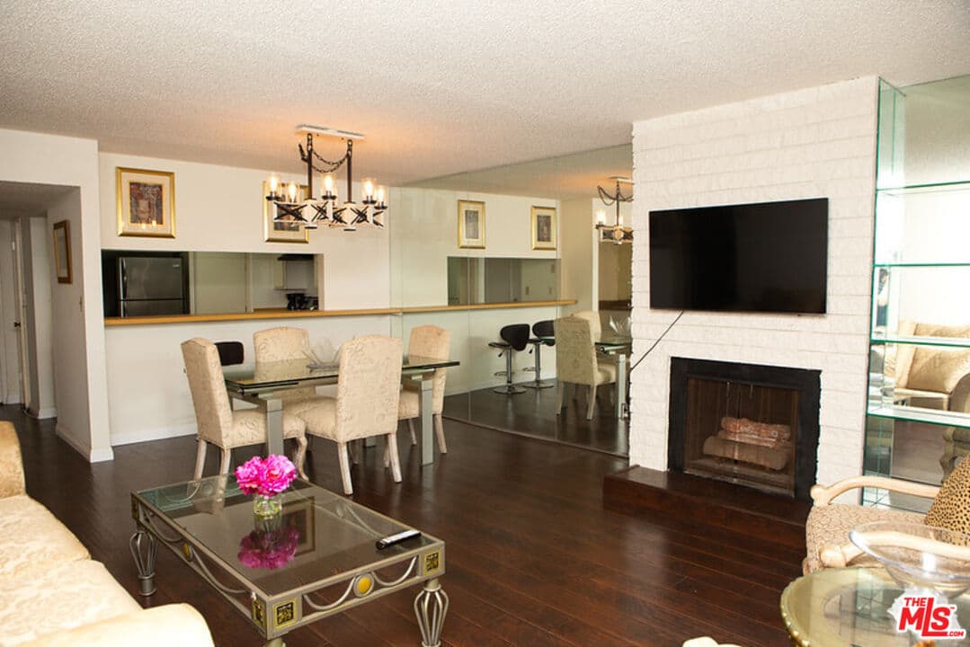 1 bd, 1 ba Condo in Los Angeles, CA — $3,200/mo — photo 1