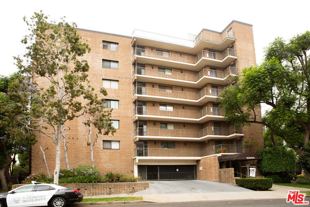 1 bd, 1 ba Condo in Los Angeles, CA — $3,200/mo — photo 2