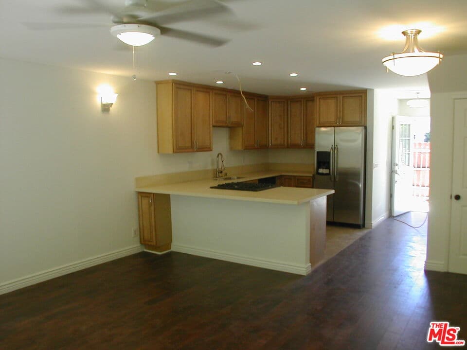 2 bd, 2 ba Townhouse in Los Angeles, CA — $3,325/mo — photo 2