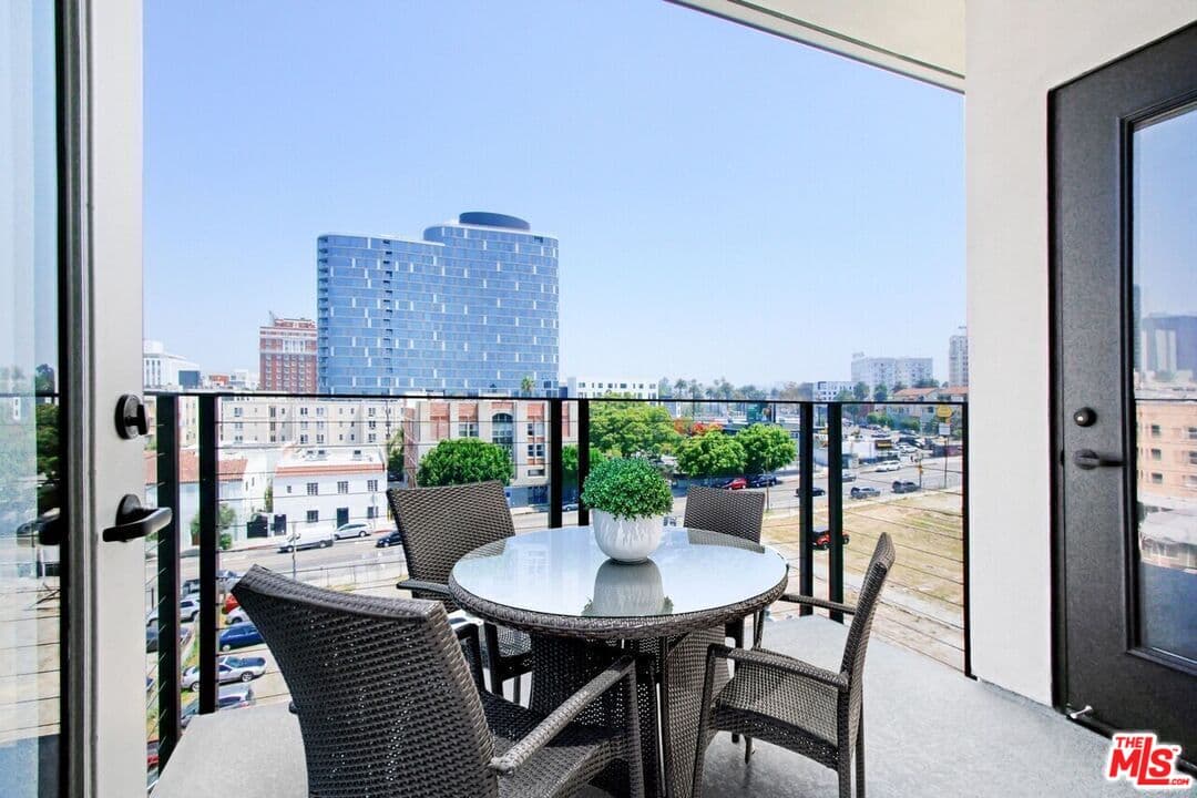 2BR Apartment in Los Angeles β $3,264/mo